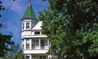Phipps Inn, a Queen Anne Victorian bed and breakfast in Hudson, Wis. Phipps Inn, a Queen Anne Victorian bed and breakfast in Hudson, Wis.