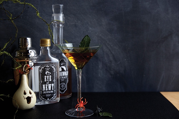 Halloween drinks A variety of Halloween drinks and decor ideas